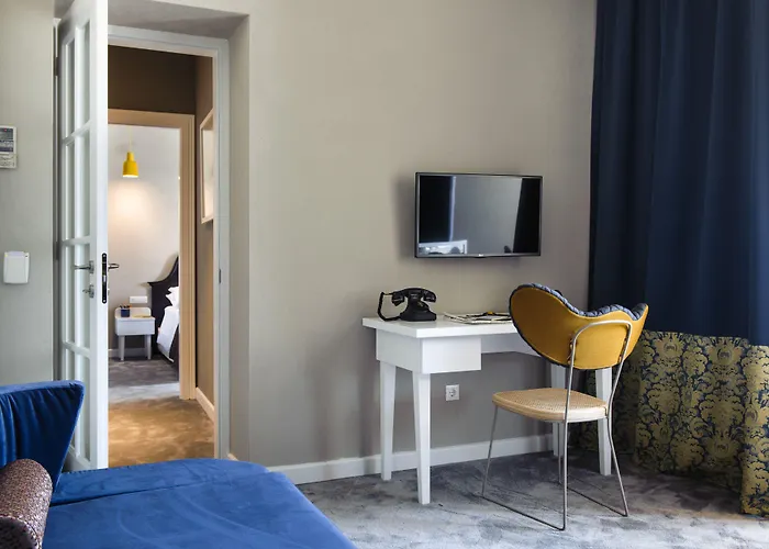 十二世纪遗产酒店 特罗吉尔