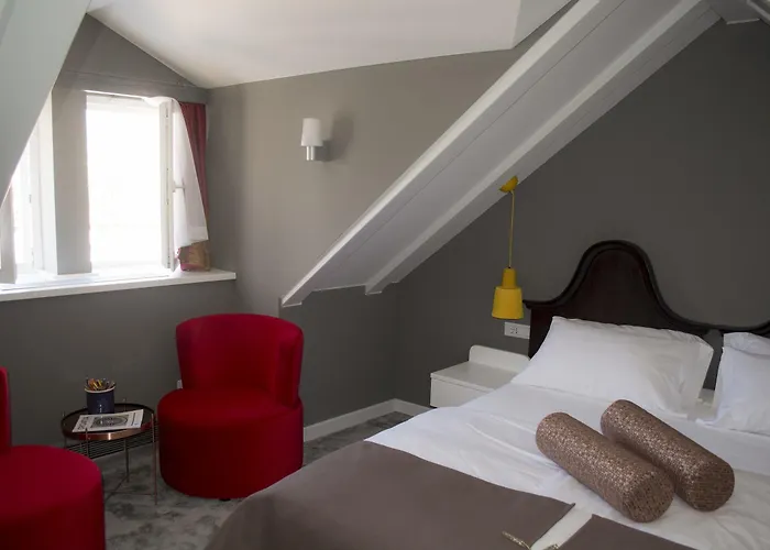 十二世纪遗产酒店 特罗吉尔