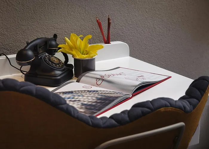 十二世纪遗产酒店 4* 特罗吉尔