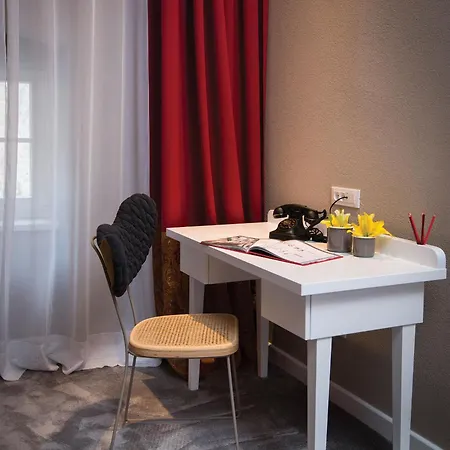 十二世纪遗产酒店 4*