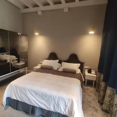 十二世纪遗产酒店 特罗吉尔