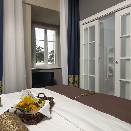 Xii Century Heritage Hotell