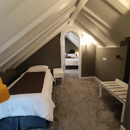 Xii Century Heritage 호텔 트로기르