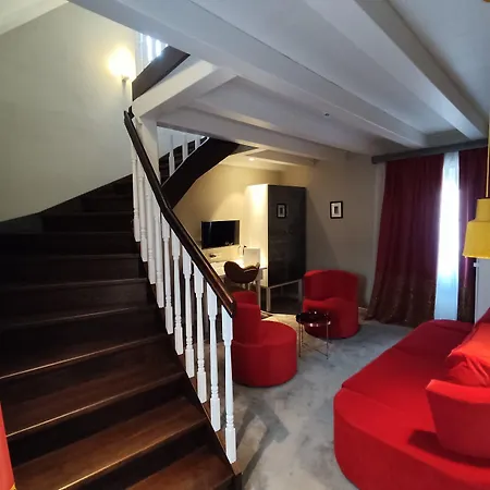 Xii Century Heritage Hotell